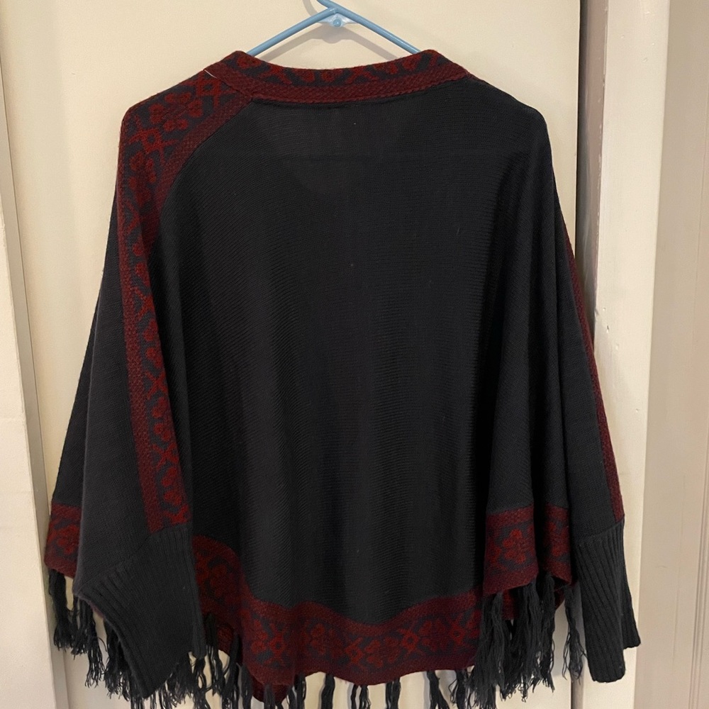 Alya v-neck poncho - Picture 3 of 5